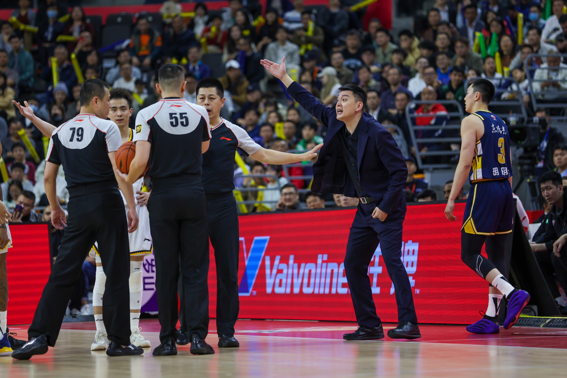 开云平台 -今夜体能课后,多特蒙德篮板制胜备战CBA常规赛,话题不断,高层口径保持一致(北控篮球邀请特殊学生现场感受cba京津大战)