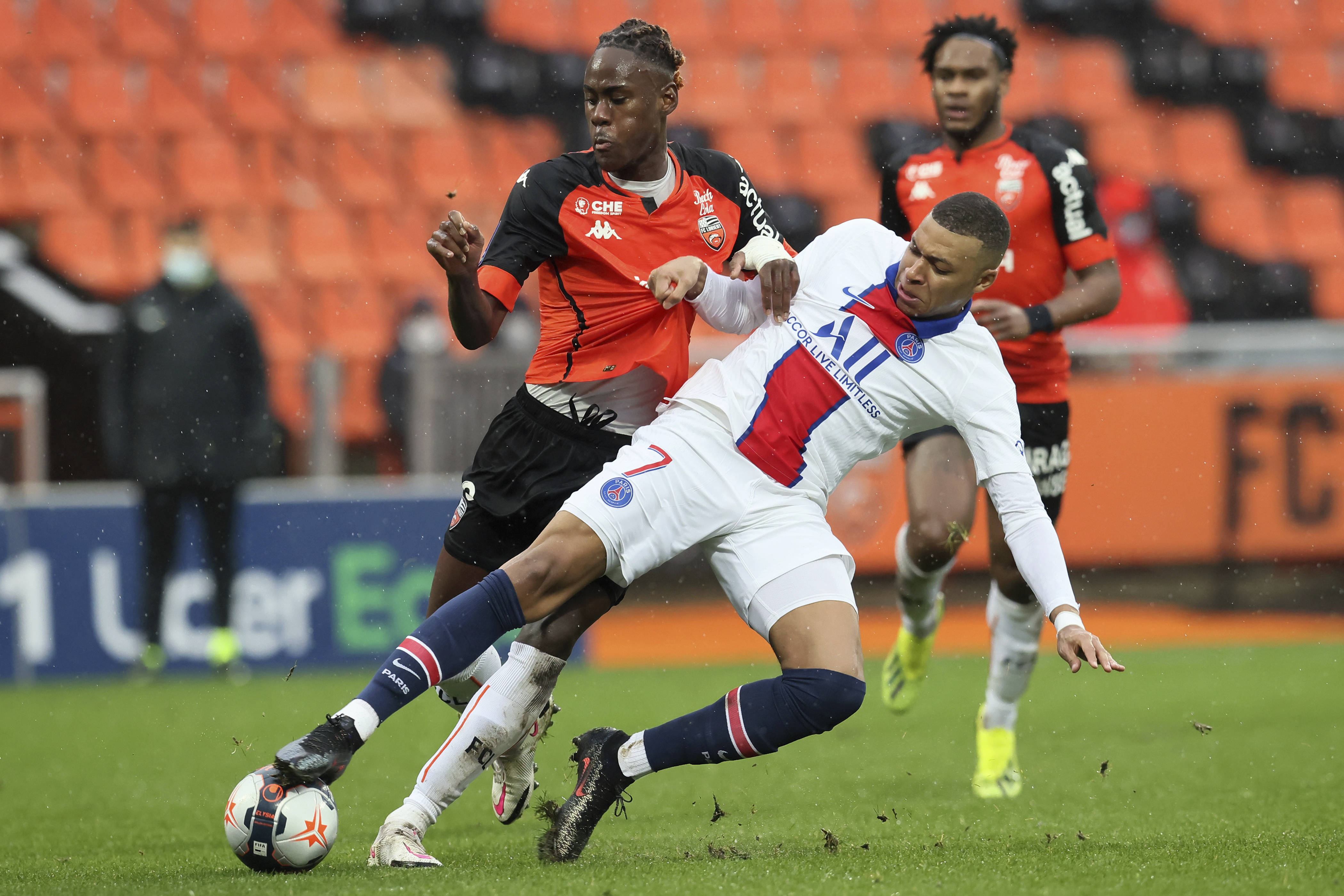 开云体育网址 -关于上海海港迎法国杯关键赛，窗口期豪取连胜，气氛紧张，高层口径保持一致的信息