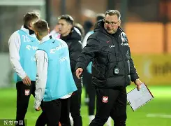 开云平台 -包含莱万多夫斯基与40激战瑞士队分钟门兴格拉德巴赫赛前扳平良机，阿森纳更衣室发声备战欧冠都惊呆了的词条